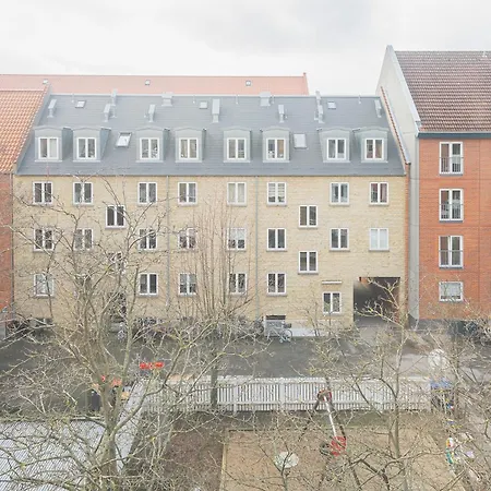 Refurbished 1-br Close To Airport - 262