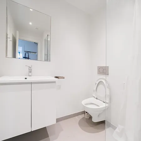 Refurbished 1-bed Close To Metro And Airport *