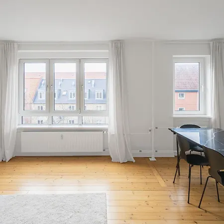 Refurbished 1-bed Close To Metro And Airport *