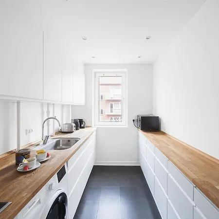 Refurbished 1-bed Close To Metro And Airport
